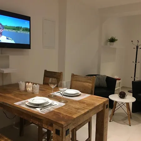 Weinberg Apartment